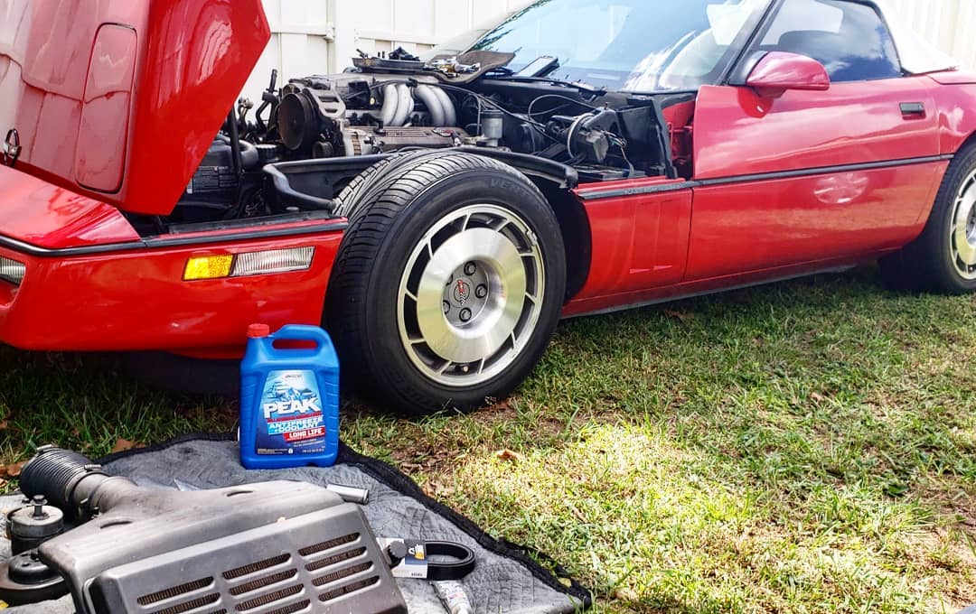 Red vehicle during mobile service work